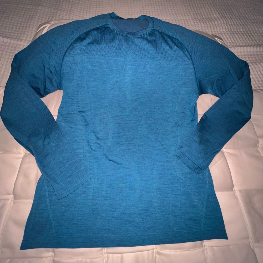 Lululemon Metal Vent Tech Long Sleeve
Dark Royal / Baltic Blue- Color